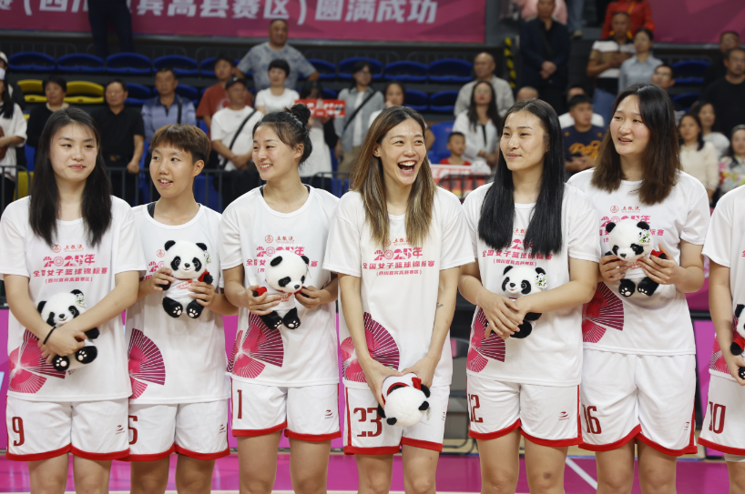 武汉女篮在, 现出的拼搏